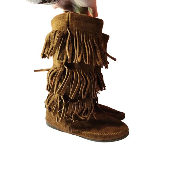Minnetonka women's 7 M 1638 3 Layer Fringe MOCCASIN Boots BROWN SUEDE LEATHER - Picture 1 of 10